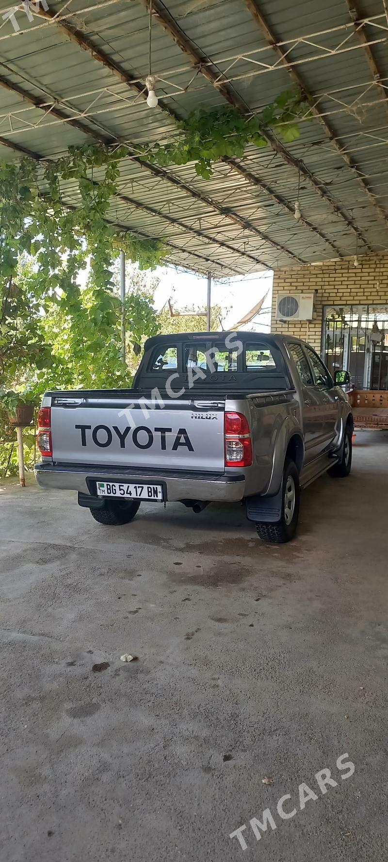 Toyota Hilux 2015 - 390 000 TMT - Gumdag - img 4