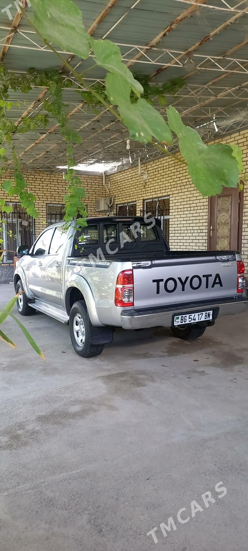 Toyota Hilux 2015 - 390 000 TMT - Gumdag - img 5