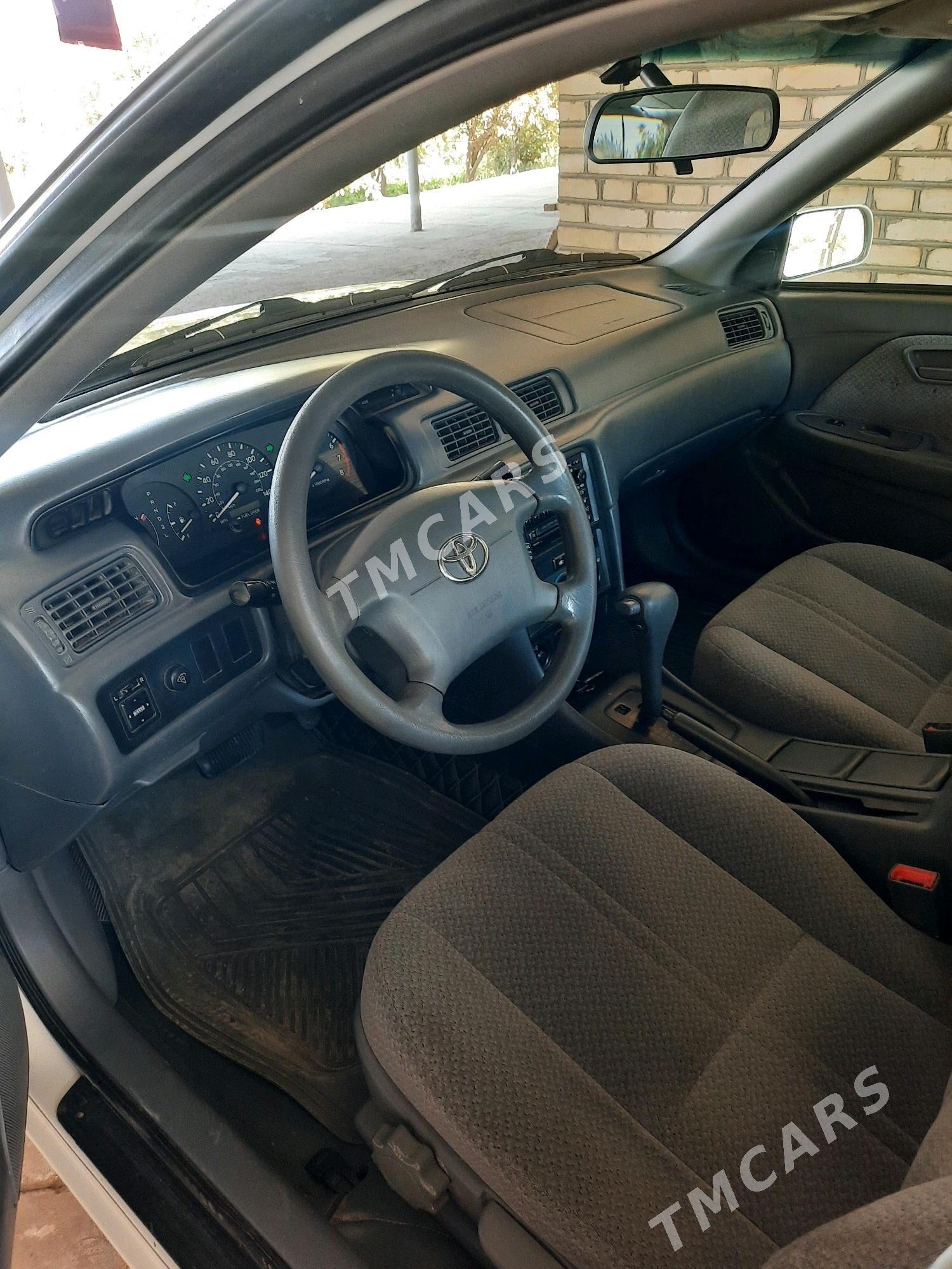 Toyota Camry 2001 - 138 000 TMT - Baýramaly - img 2