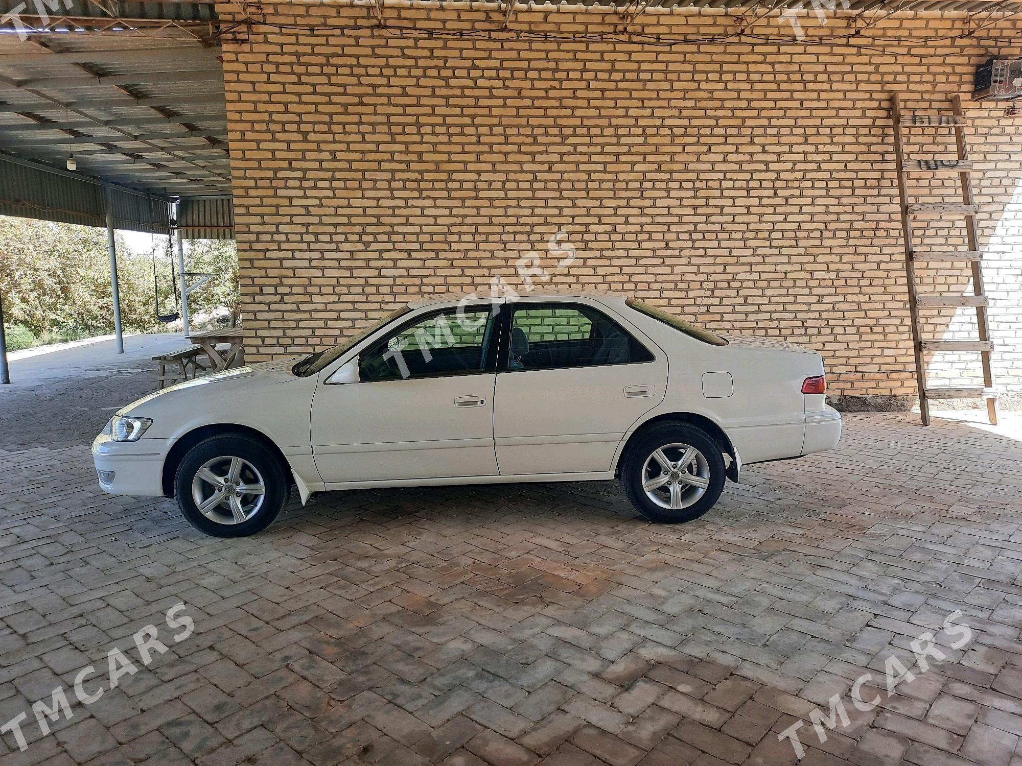 Toyota Camry 2001 - 138 000 TMT - Baýramaly - img 3