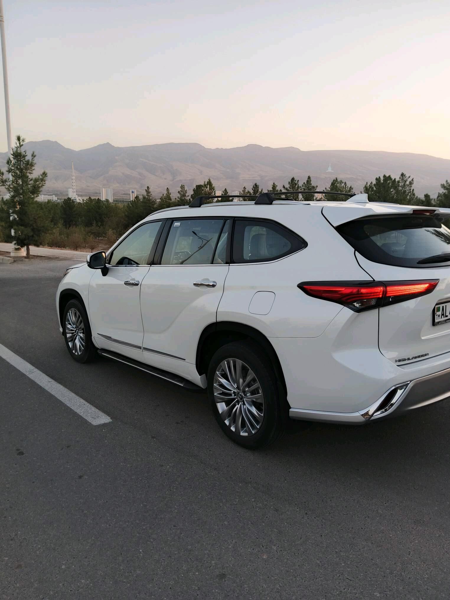 Toyota Highlander 2021 - 530 000 TMT - Ашхабад - img 4