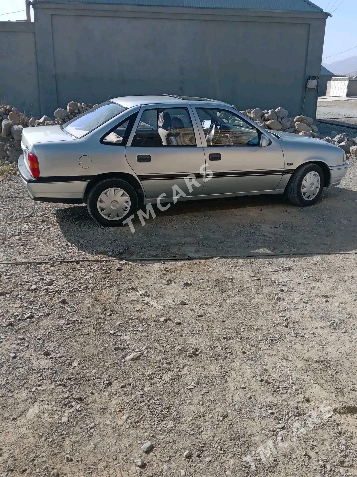 Opel Vectra 1989 - 35 000 TMT - Bäherden - img 1