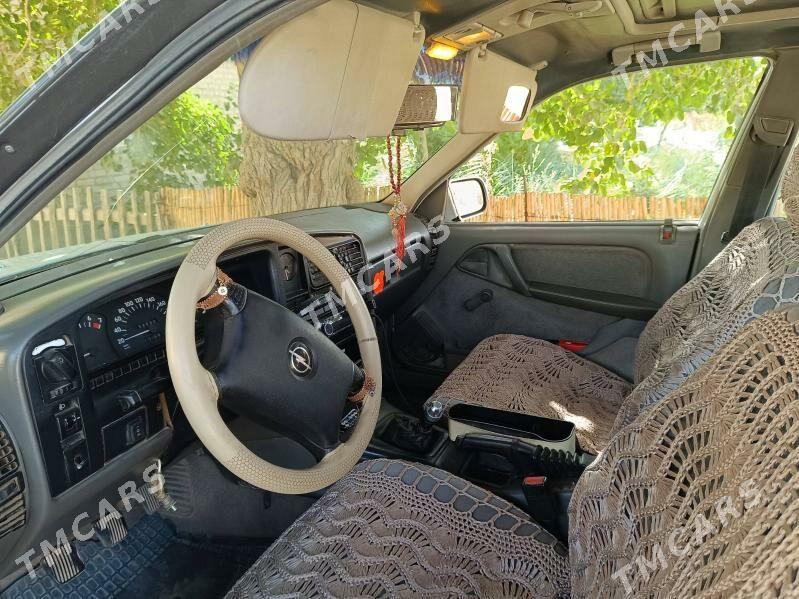 Opel Omega 1992 - 20 000 TMT - Саят - img 3