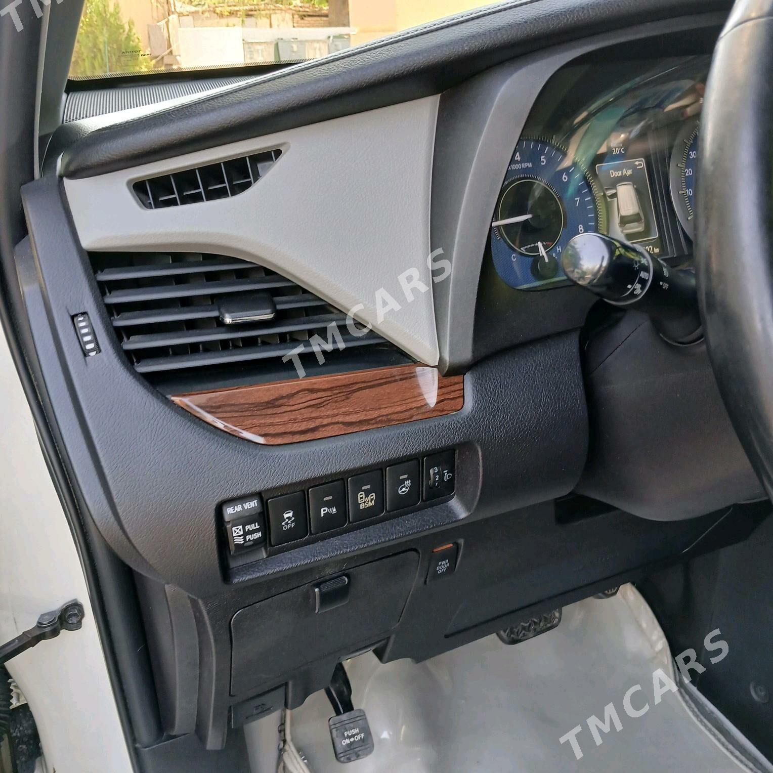 Toyota Sienna 2015 - 430 000 TMT - Гёкдепе - img 10