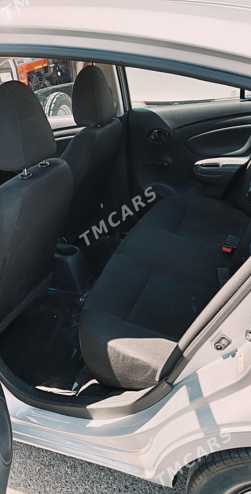 Nissan Versa 2017 - 110 000 TMT - Туркменабат - img 3