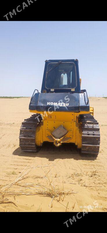 Komatsu D65EX-17 2005 - 550 000 TMT - Ашхабад - img 2
