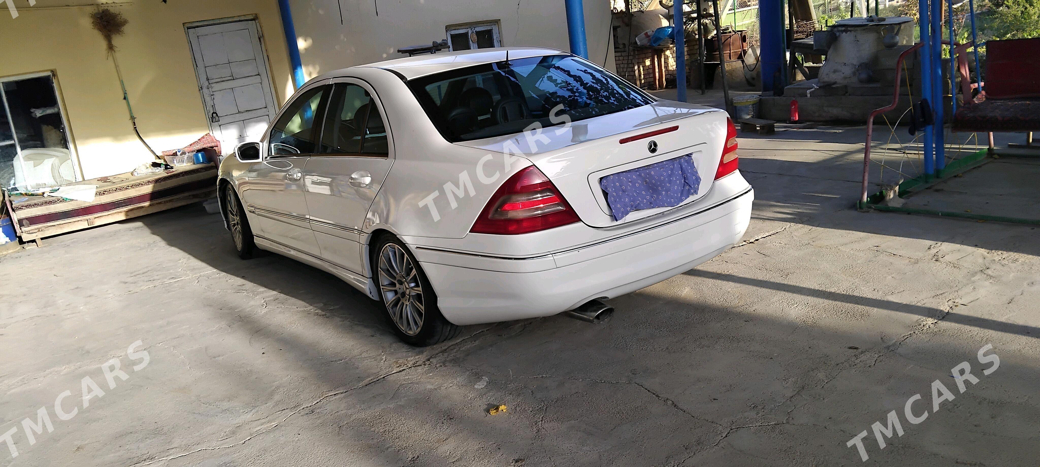 Mercedes-Benz C-Class 2005 - 100 000 TMT - Кака - img 2