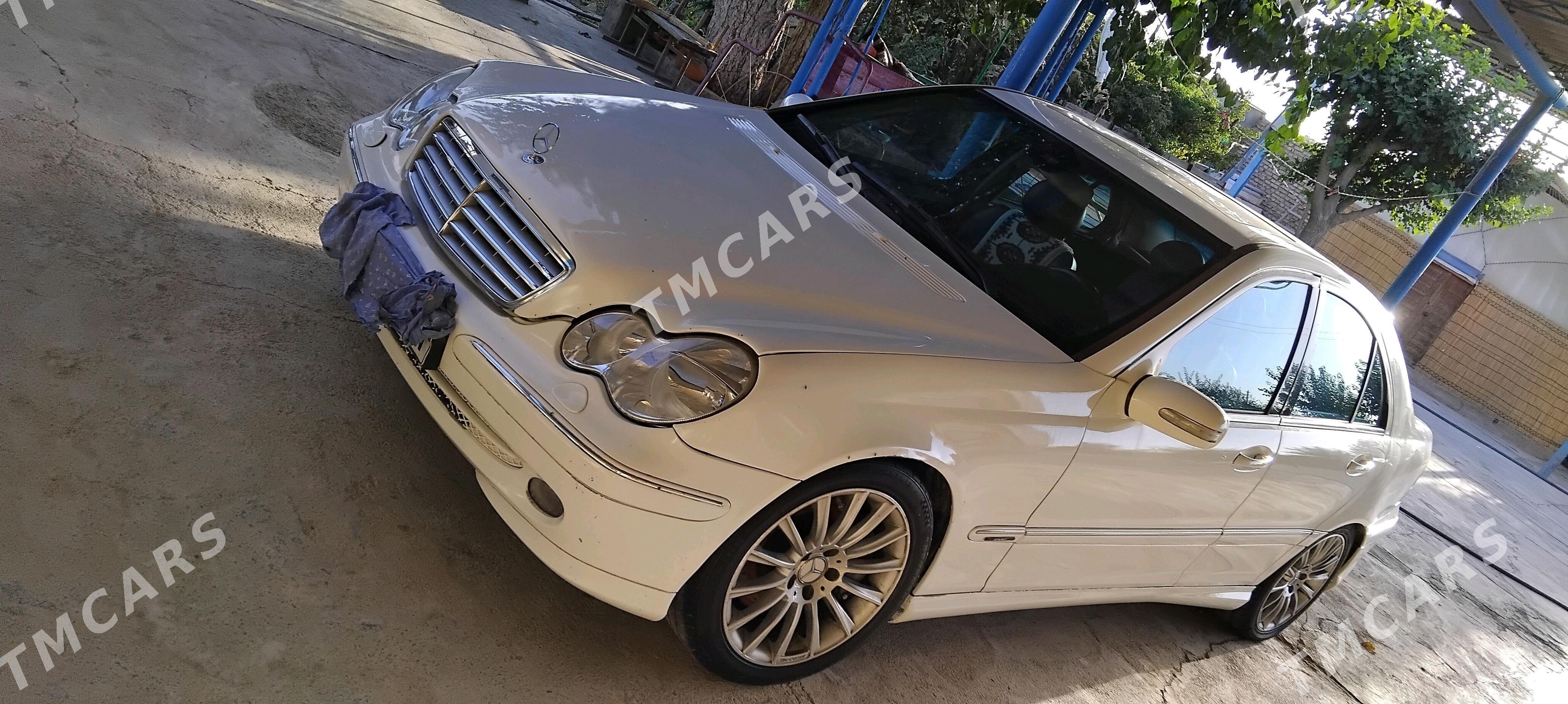 Mercedes-Benz C-Class 2005 - 100 000 TMT - Кака - img 5