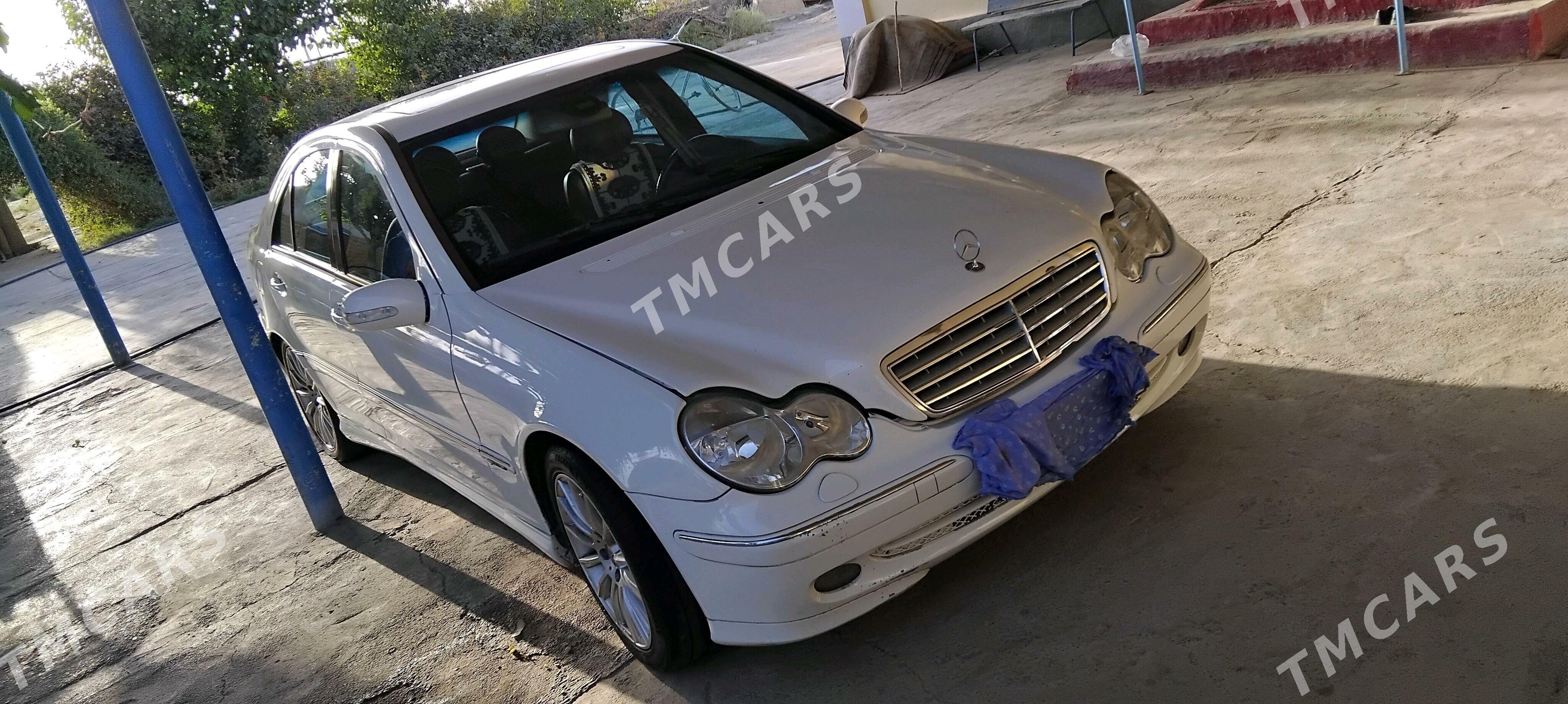 Mercedes-Benz C-Class 2005 - 100 000 TMT - Кака - img 6