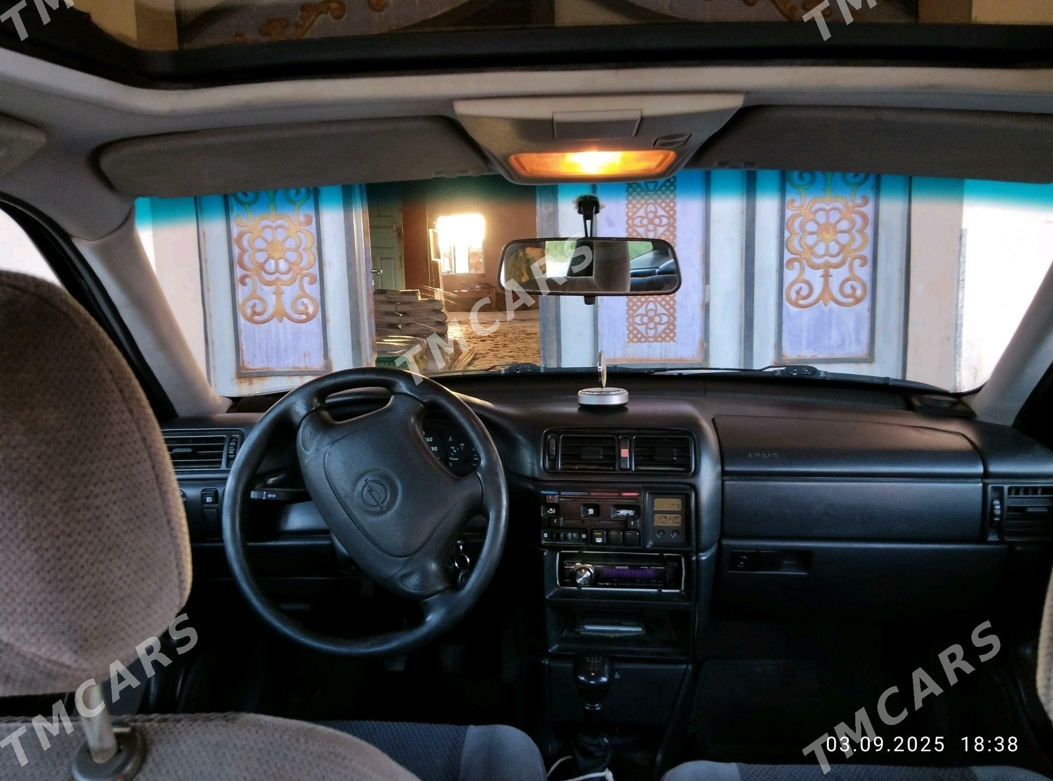 Opel Vectra 1994 - 40 000 TMT - Дянев - img 3
