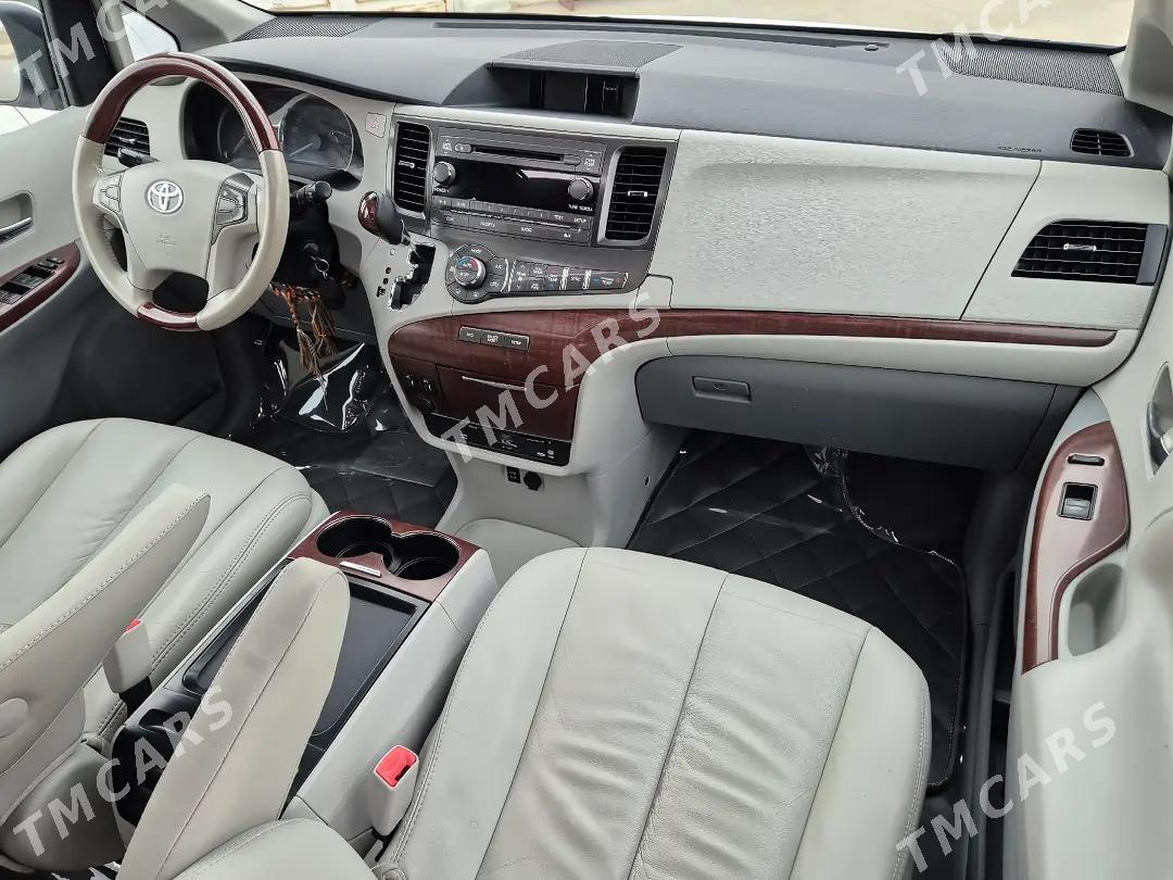 Toyota Sienna 2011 - 320 000 TMT - Гызыларбат - img 3