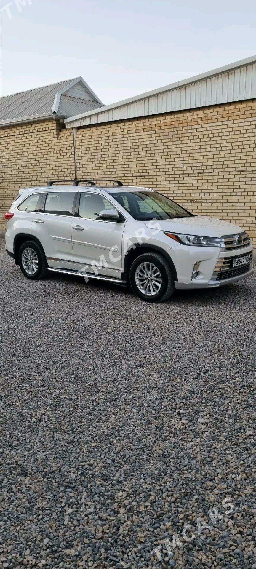 Toyota Highlander 2018 - 485 000 TMT - Мары - img 2
