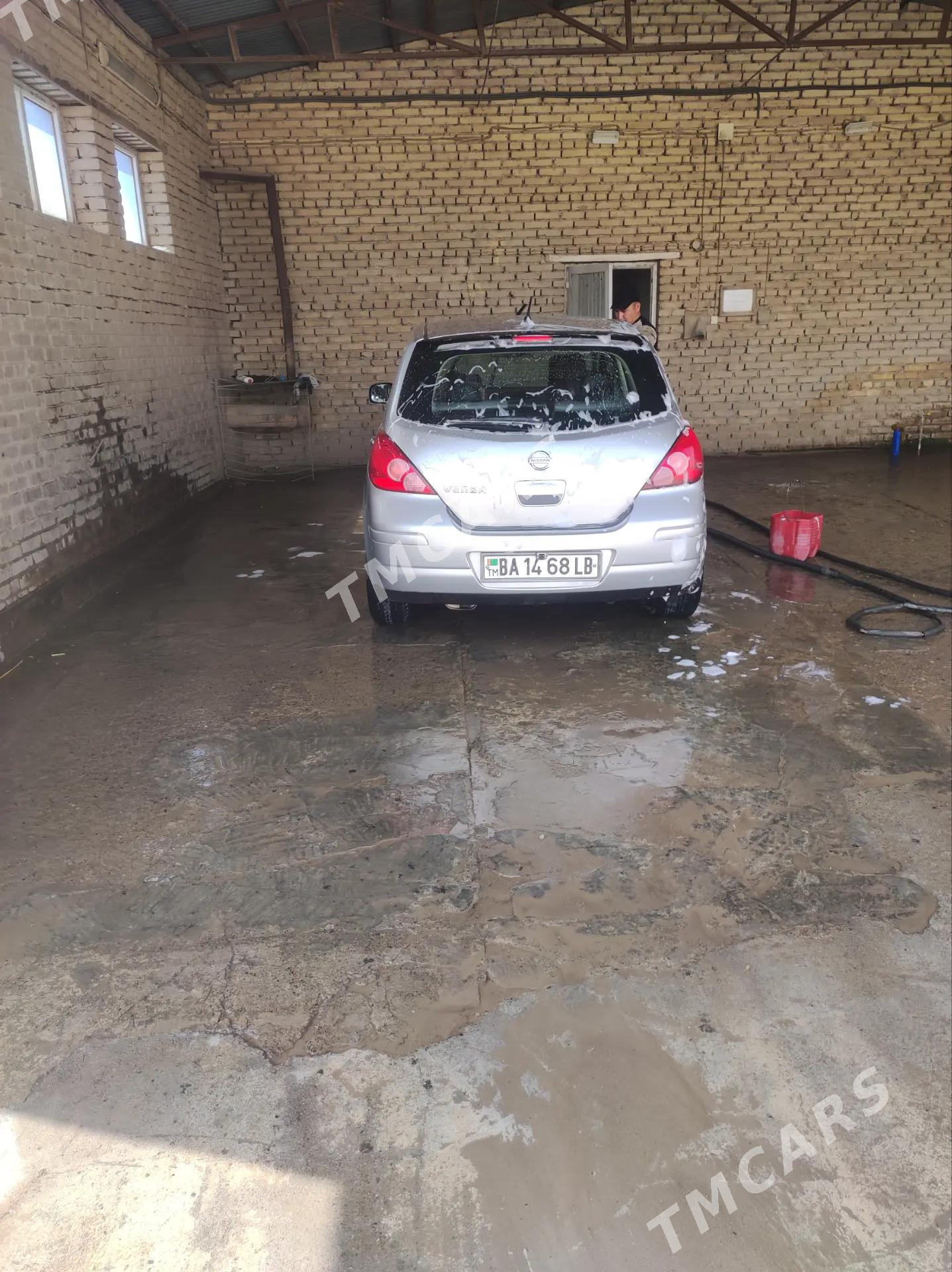 Nissan Versa 2010 - 110 000 TMT - Достлук - img 4