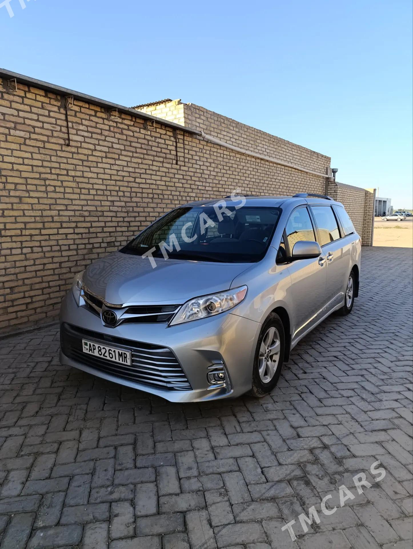 Toyota Sienna 2020 - 490 000 TMT - Байрамали - img 4