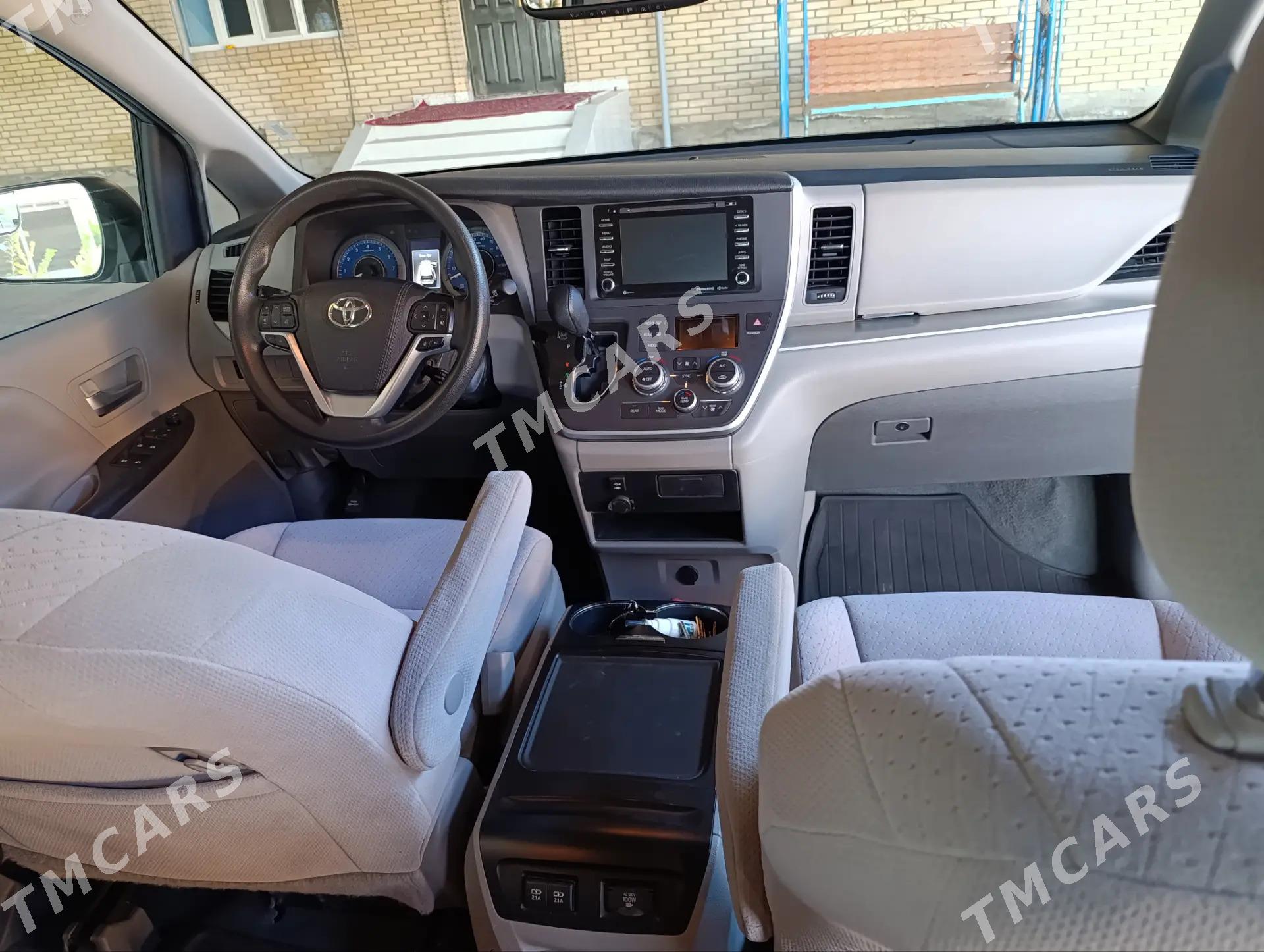 Toyota Sienna 2020 - 490 000 TMT - Байрамали - img 6
