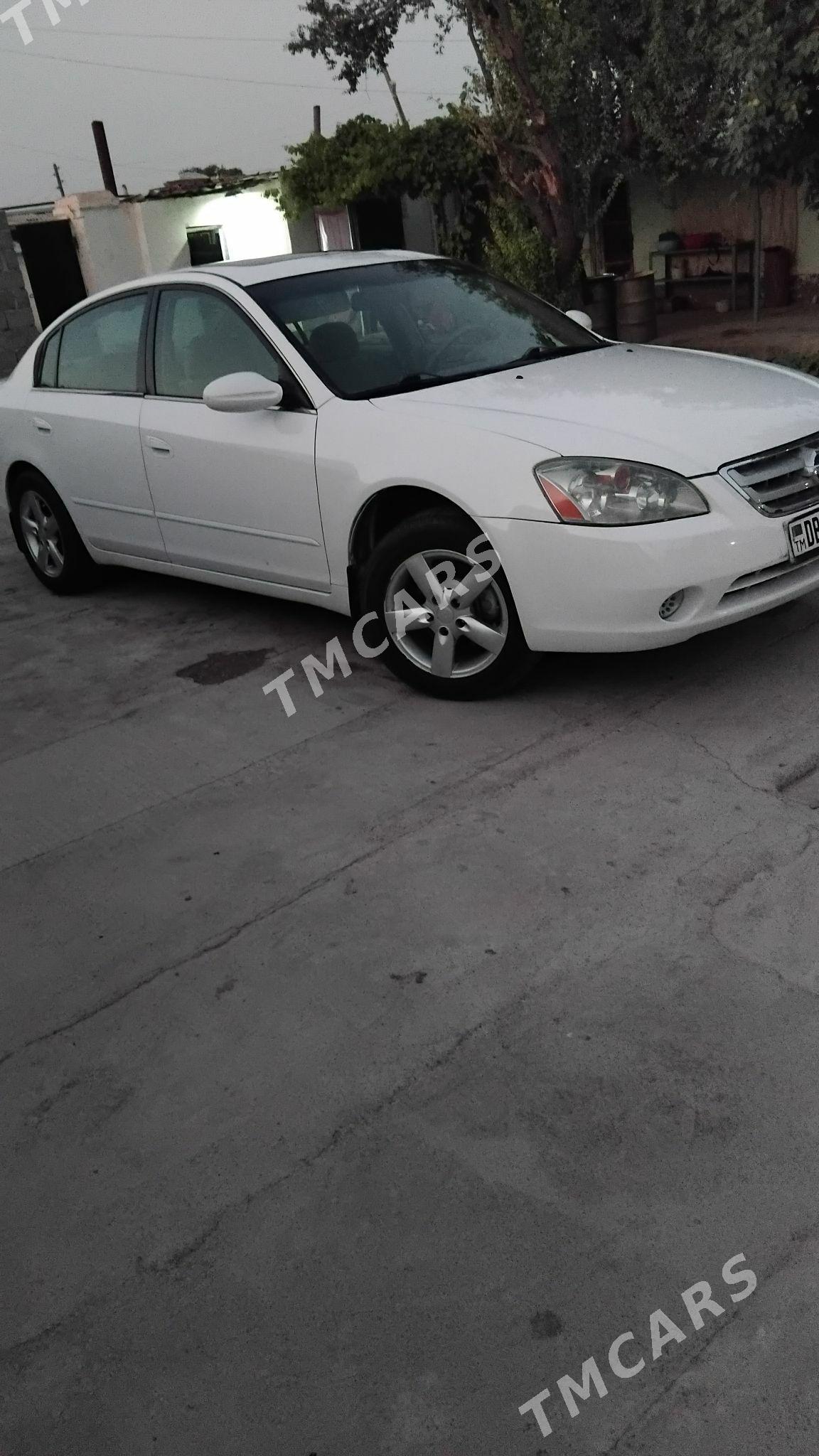 Nissan Altima 2003 - 90 000 TMT - Кака - img 3