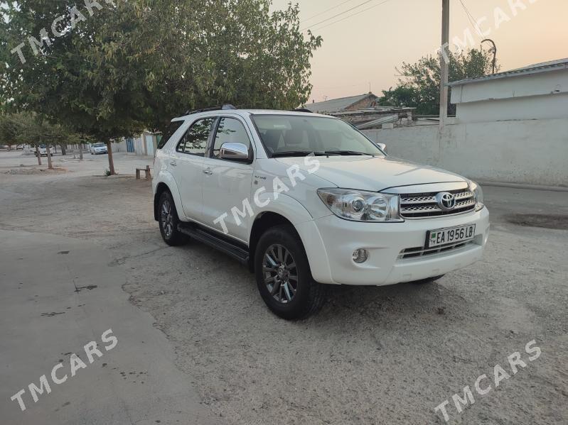 Toyota Fortuner 2011 - 300 000 TMT - Magdanly - img 3