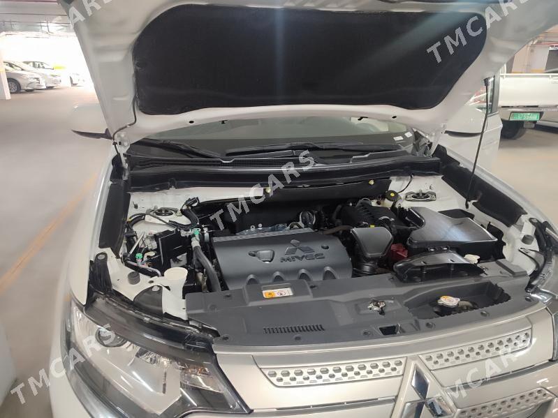 Mitsubishi Outlander 2022 - 300 000 TMT - Теджен - img 3