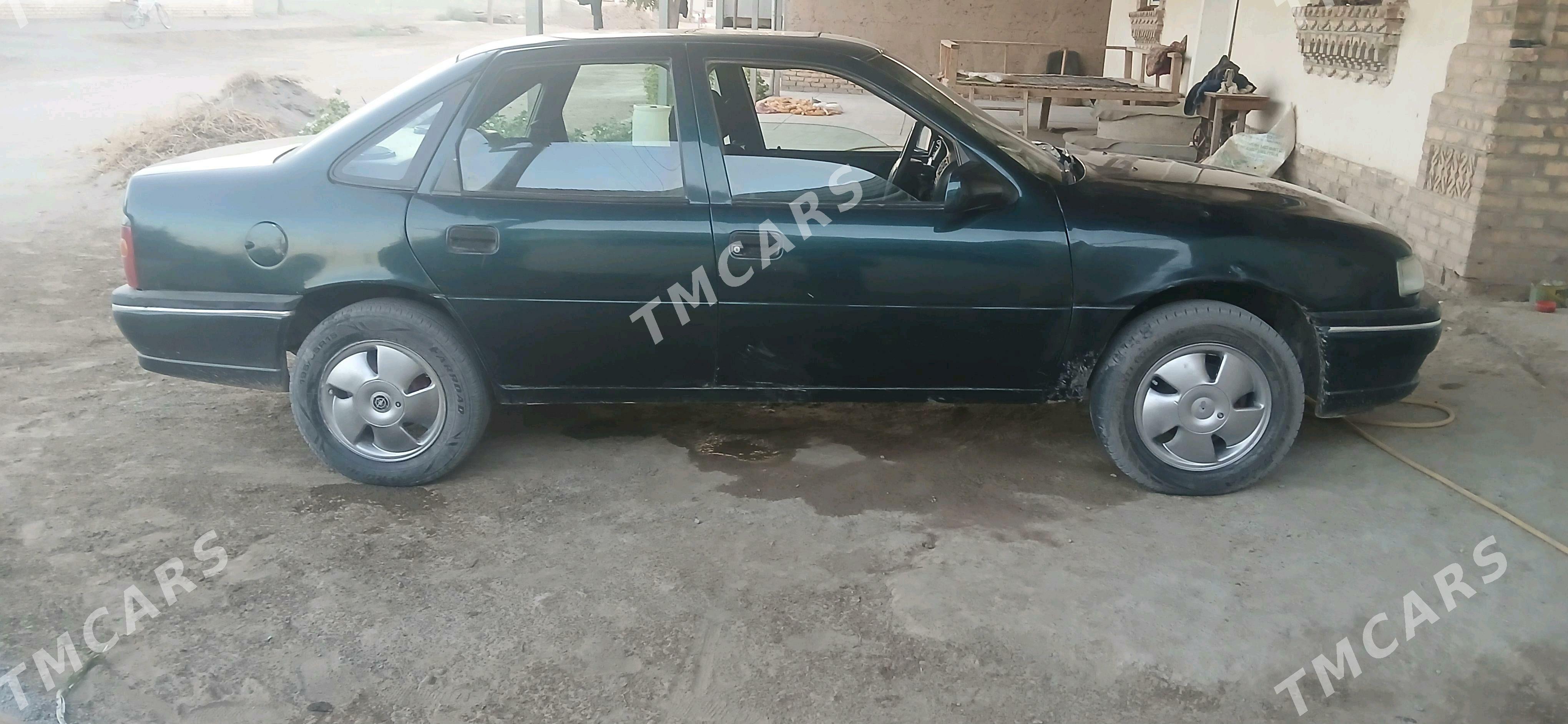 Opel Vectra 1993 - 35 000 TMT - Гурбансолтан Едже - img 2