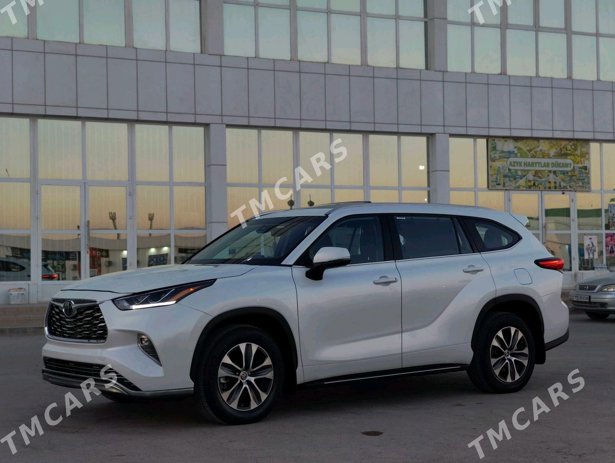 Toyota Highlander 2022 - 540 000 TMT - Теджен - img 1