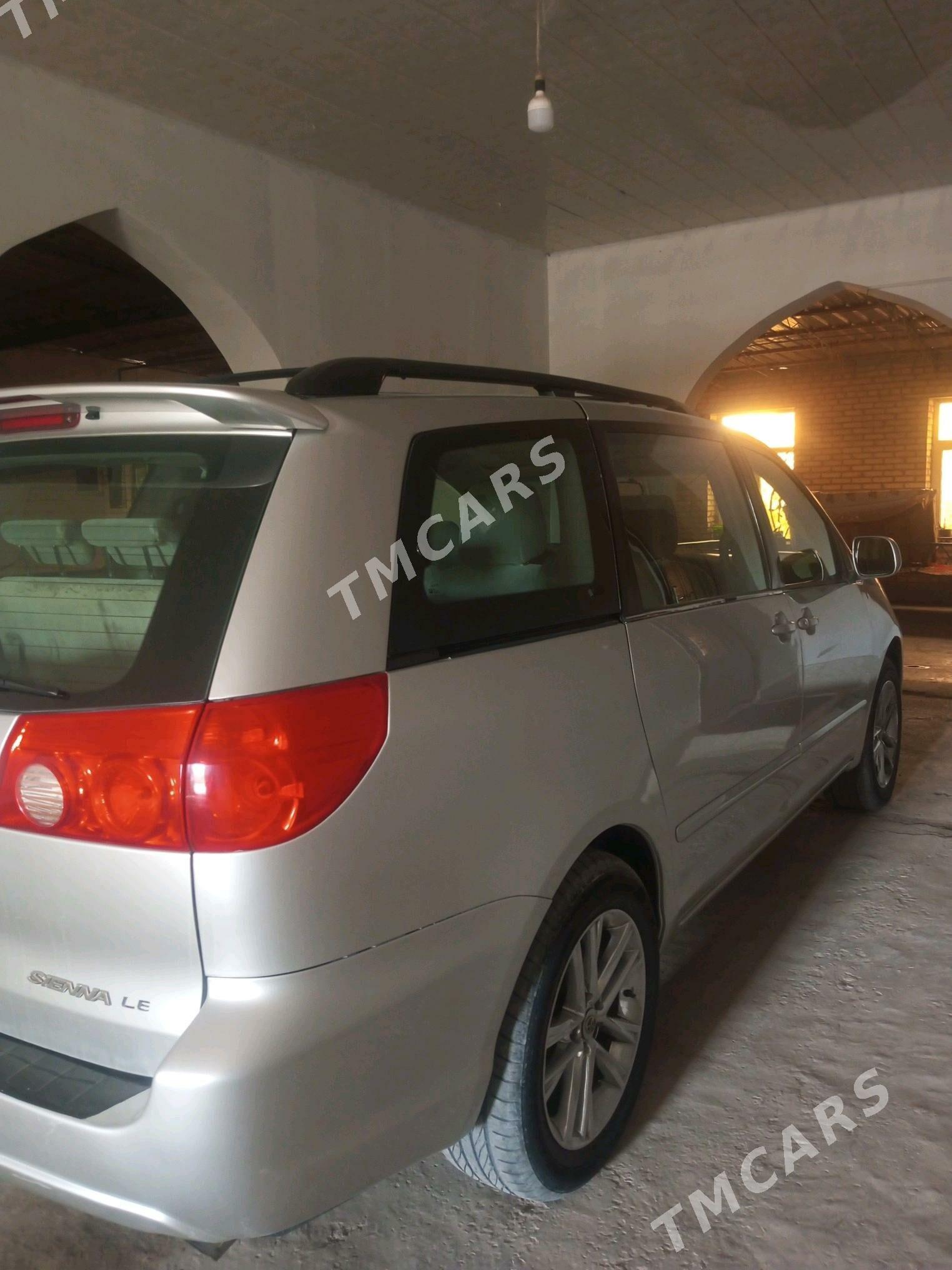 Toyota Sienna 2009 - 230 000 TMT - Фарап - img 2