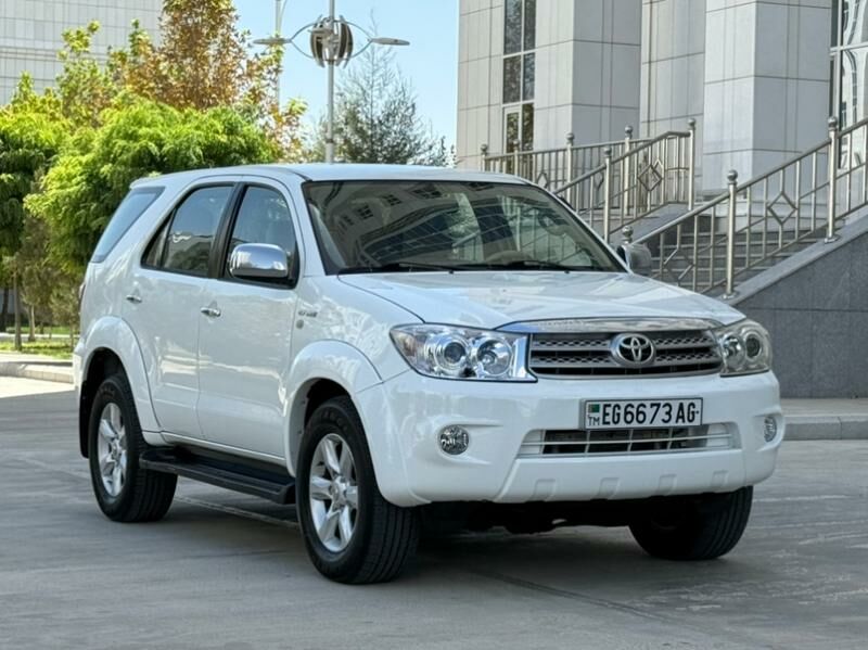Toyota Fortuner 2011 - 299 000 TMT - Aşgabat - img 2