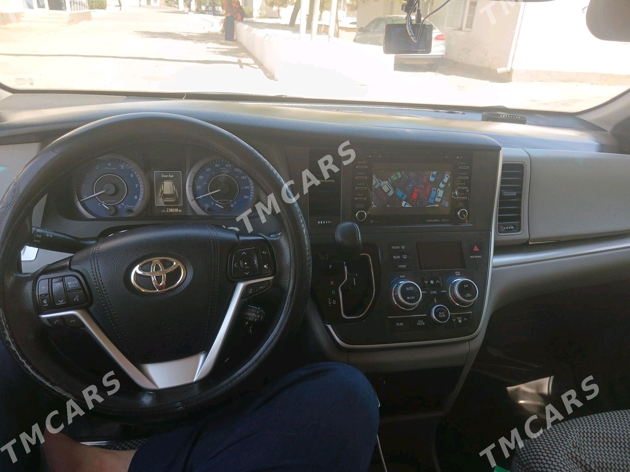 Toyota Sienna 2020 - 390 000 TMT - Теджен - img 5