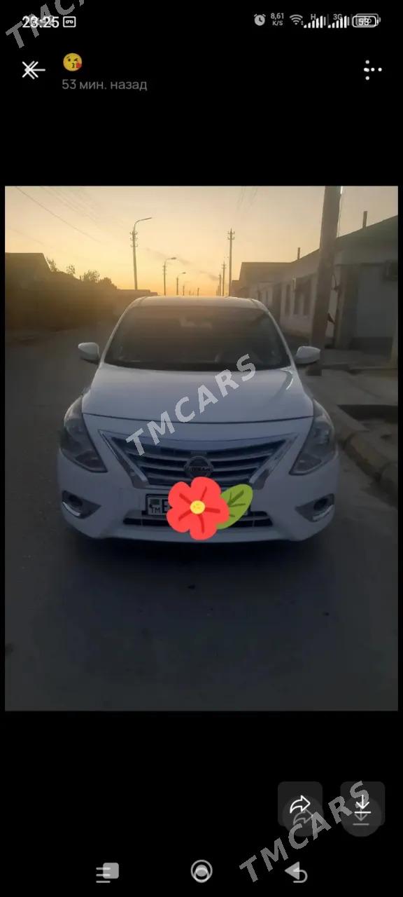Nissan Versa 2017 - 130 000 TMT - Гёкдепе - img 1