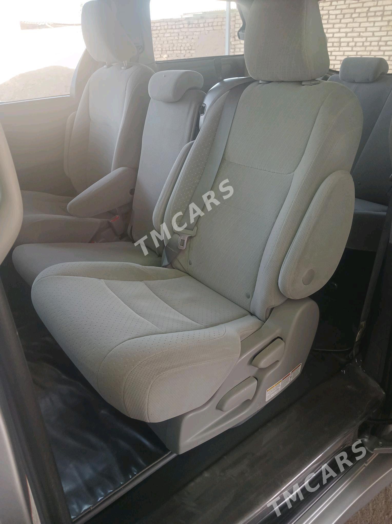 Toyota Sienna 2020 - 390 000 TMT - Теджен - img 9