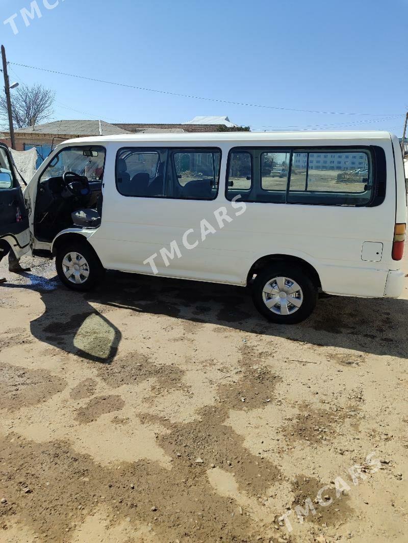 Toyota Hiace 2004 - 120 000 TMT - Теджен - img 2