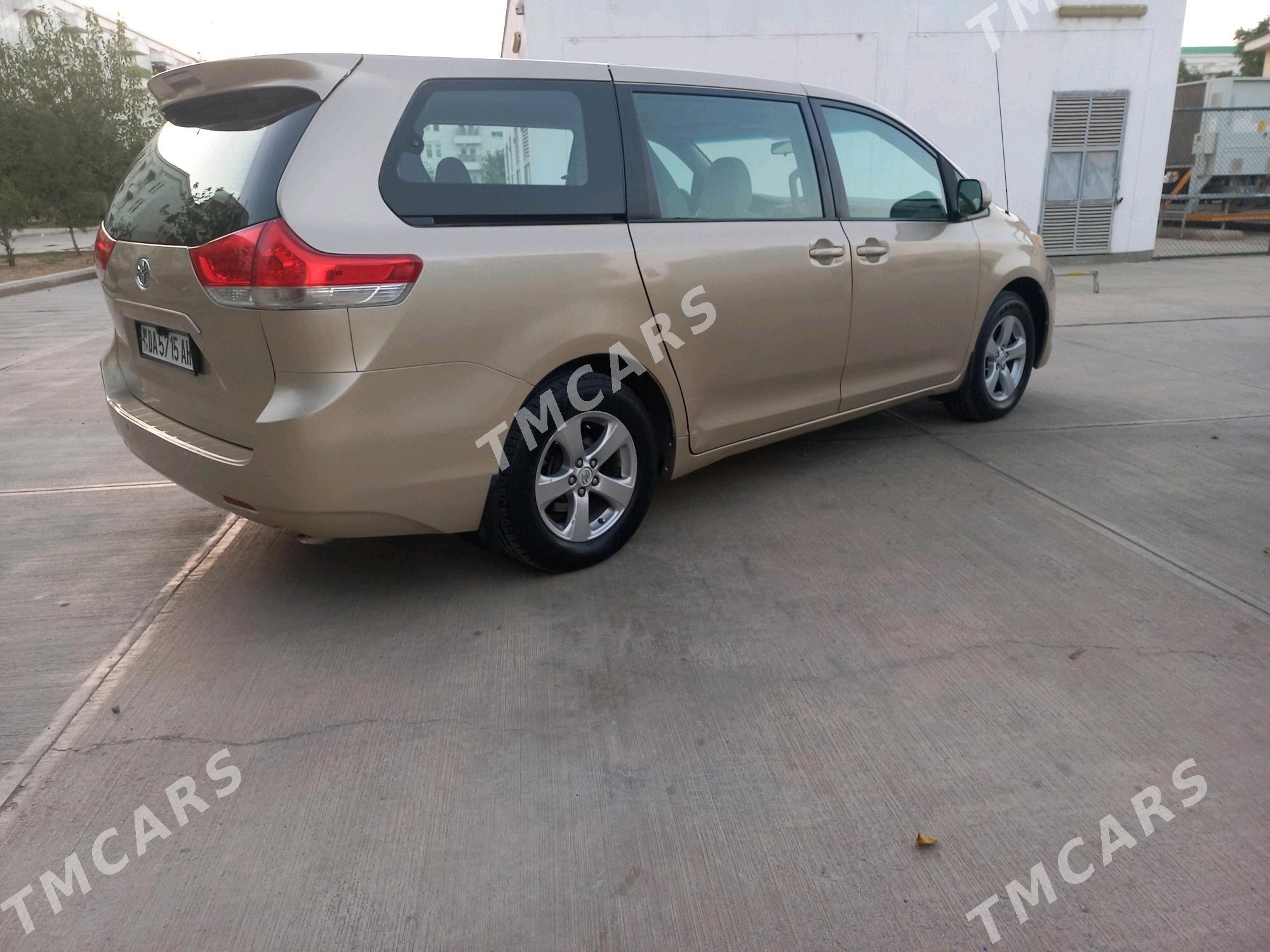 Toyota Sienna 2010 - 255 000 TMT - Aşgabat - img 3