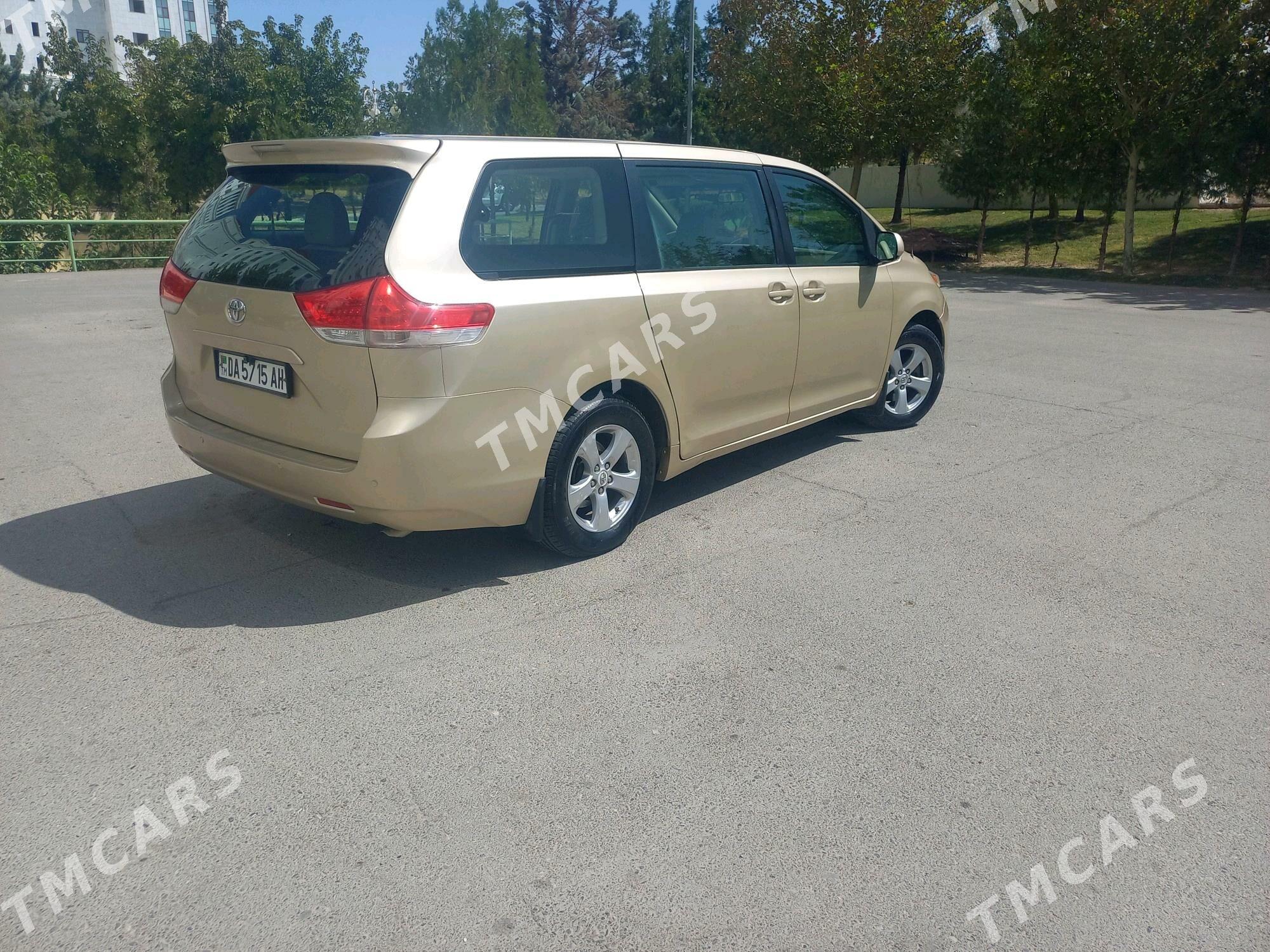 Toyota Sienna 2010 - 255 000 TMT - Aşgabat - img 4