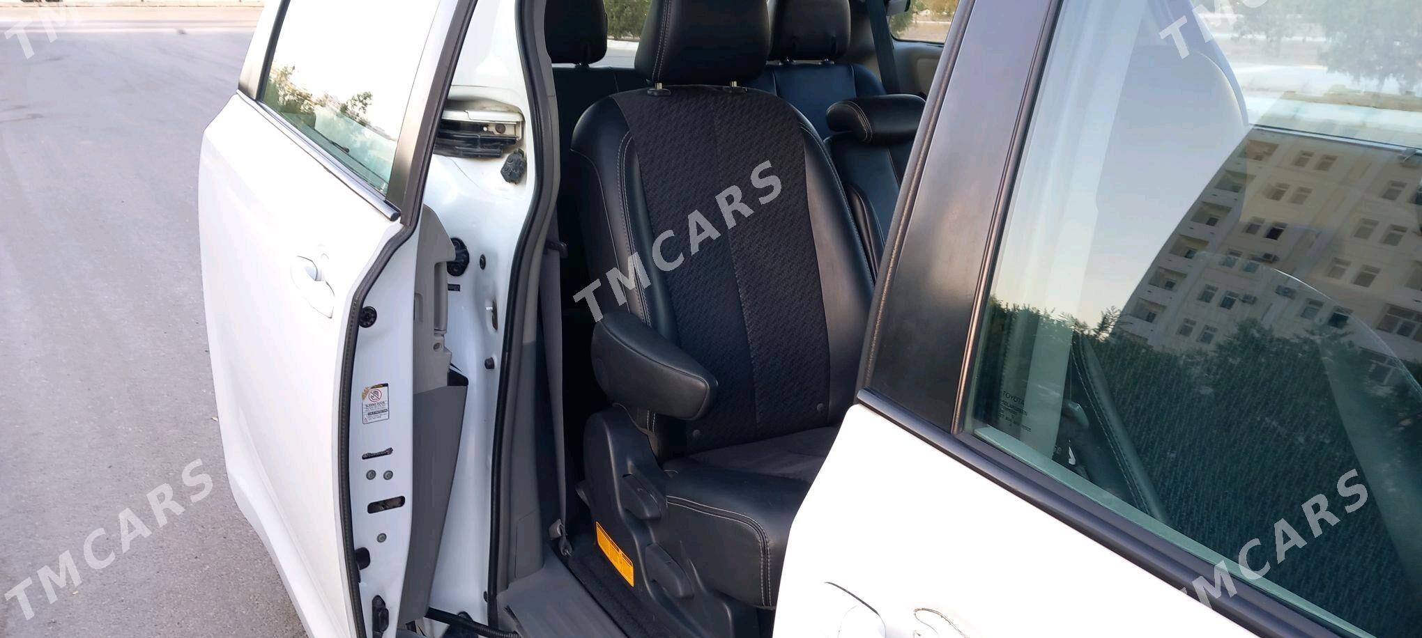 Toyota Sienna 2011 - 285 000 TMT - Ашхабад - img 5
