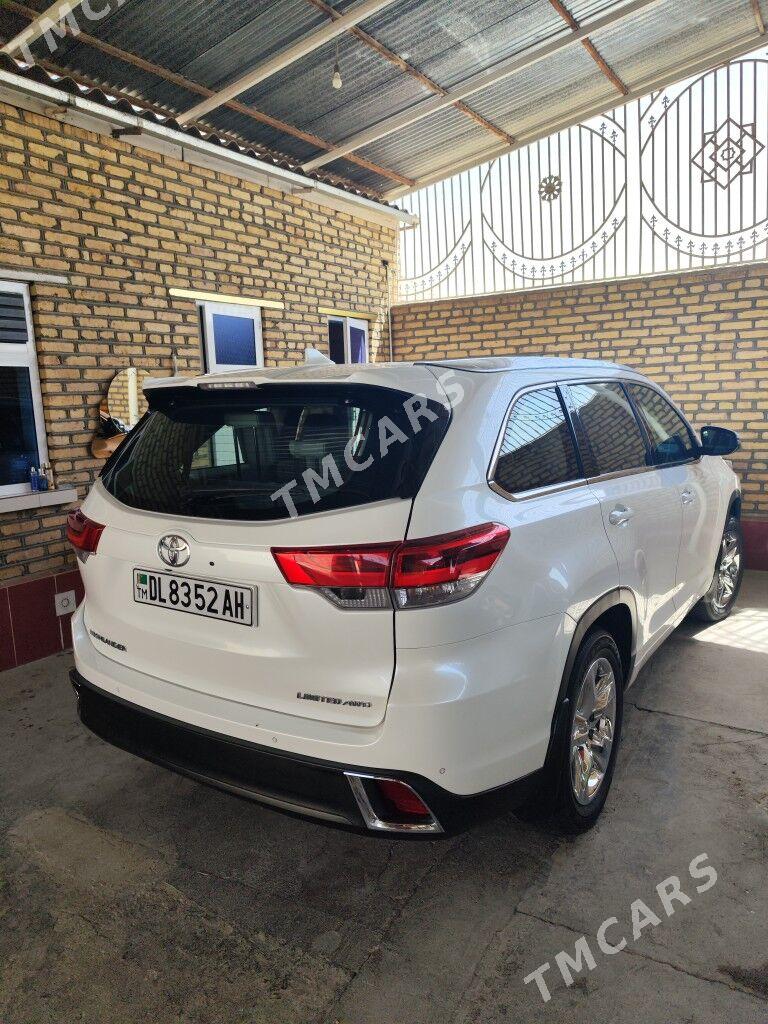 Toyota Highlander 2019 - 700 000 TMT - Теджен - img 4