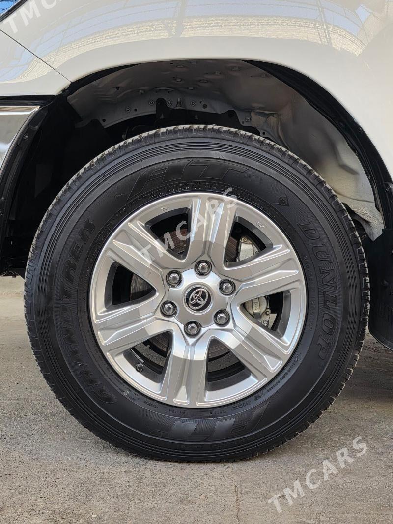 Toyota Hilux 2022 - 588 000 TMT - Aşgabat - img 10