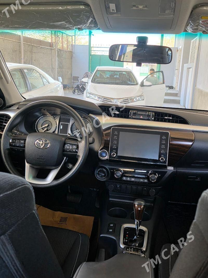 Toyota Hilux 2022 - 588 000 TMT - Aşgabat - img 9
