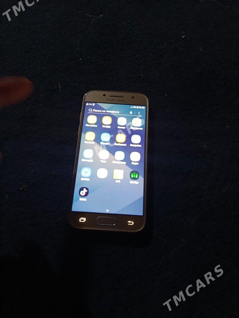 samsung a3 17 - Mary - img 2