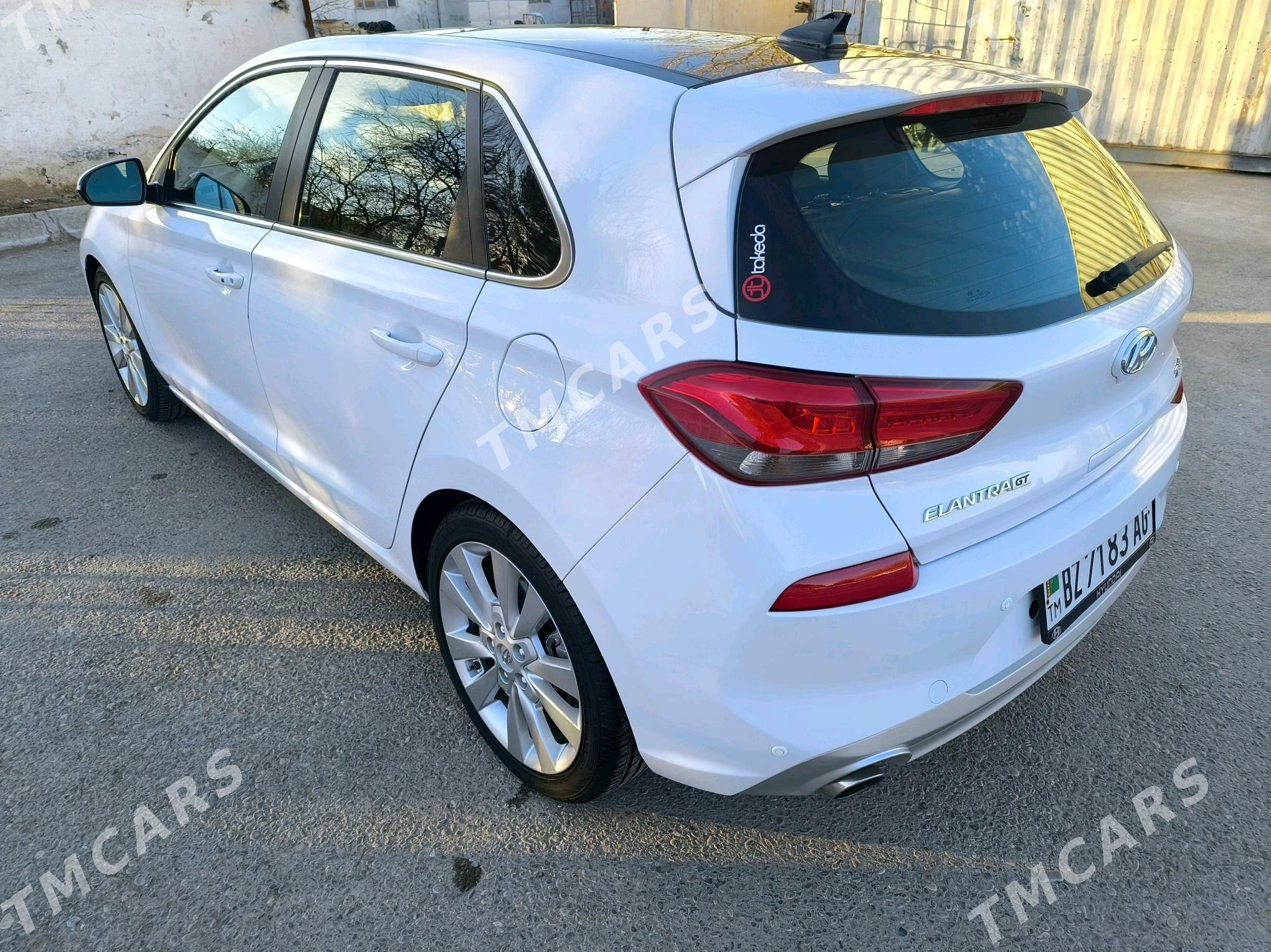 Hyundai Elantra GT 2017 - 250 000 TMT - Ашхабад - img 9