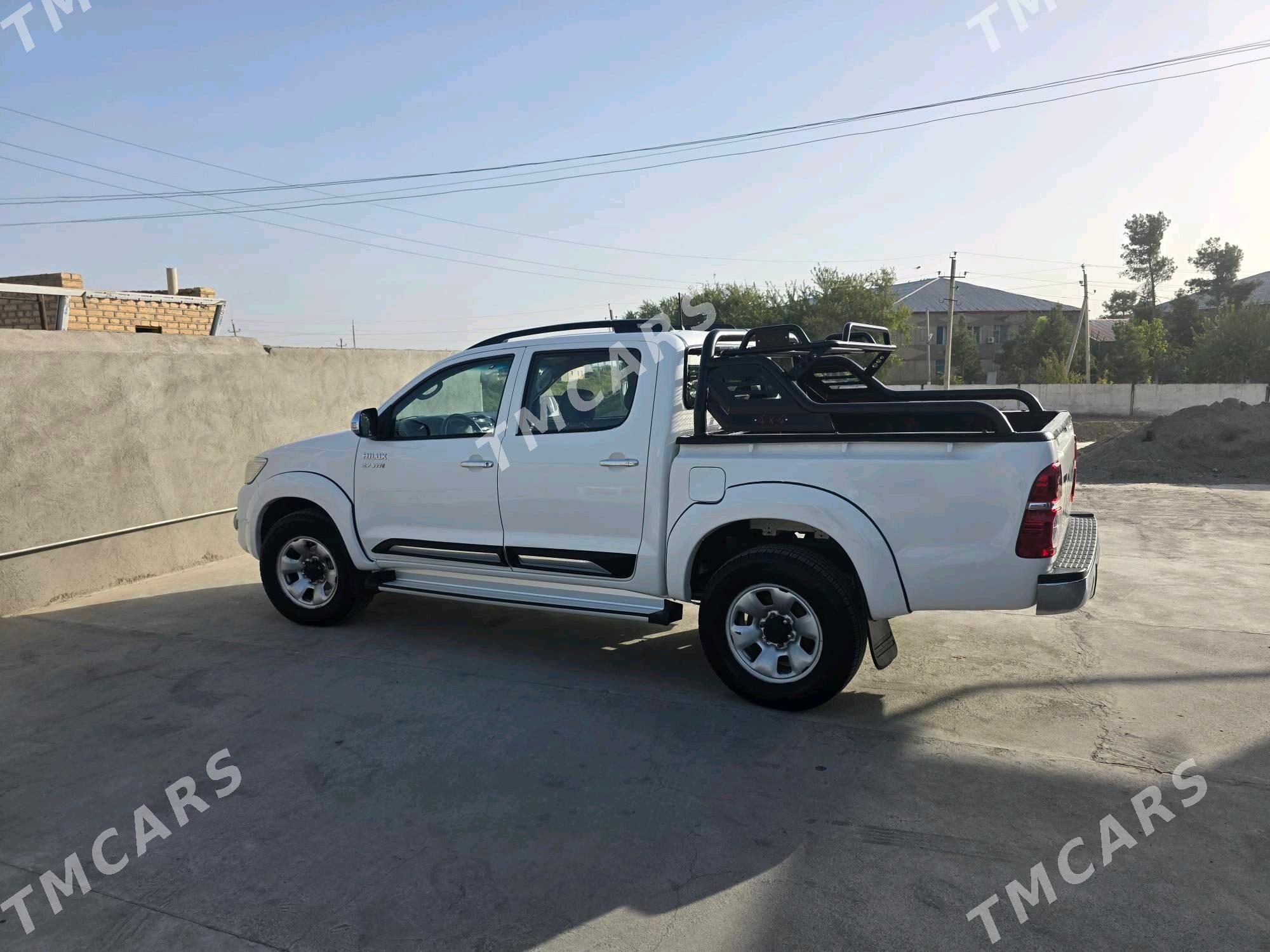 Toyota Hilux 2014 - 360 000 TMT - Ёлётен - img 4