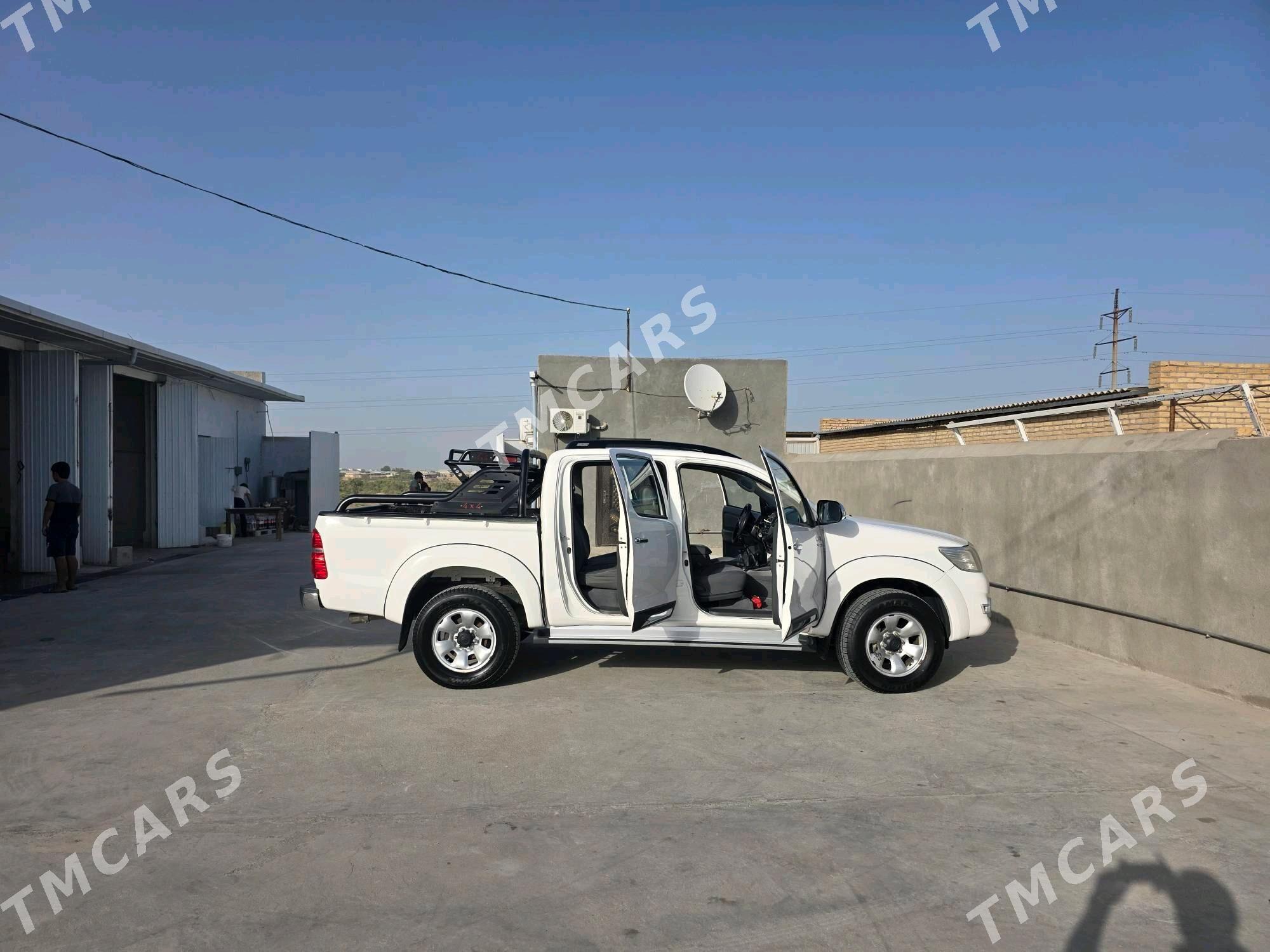 Toyota Hilux 2014 - 360 000 TMT - Ёлётен - img 10