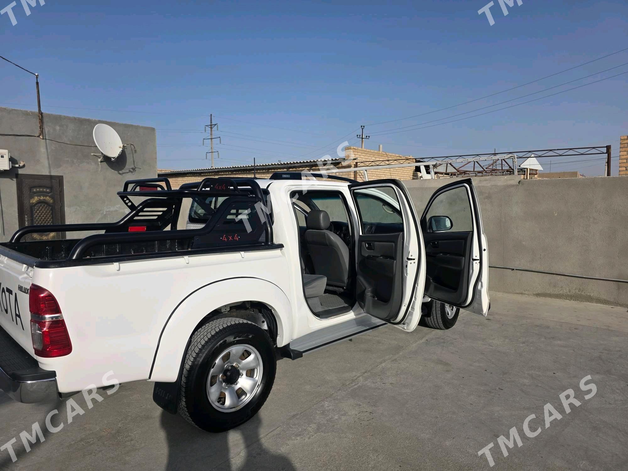 Toyota Hilux 2014 - 360 000 TMT - Ёлётен - img 9