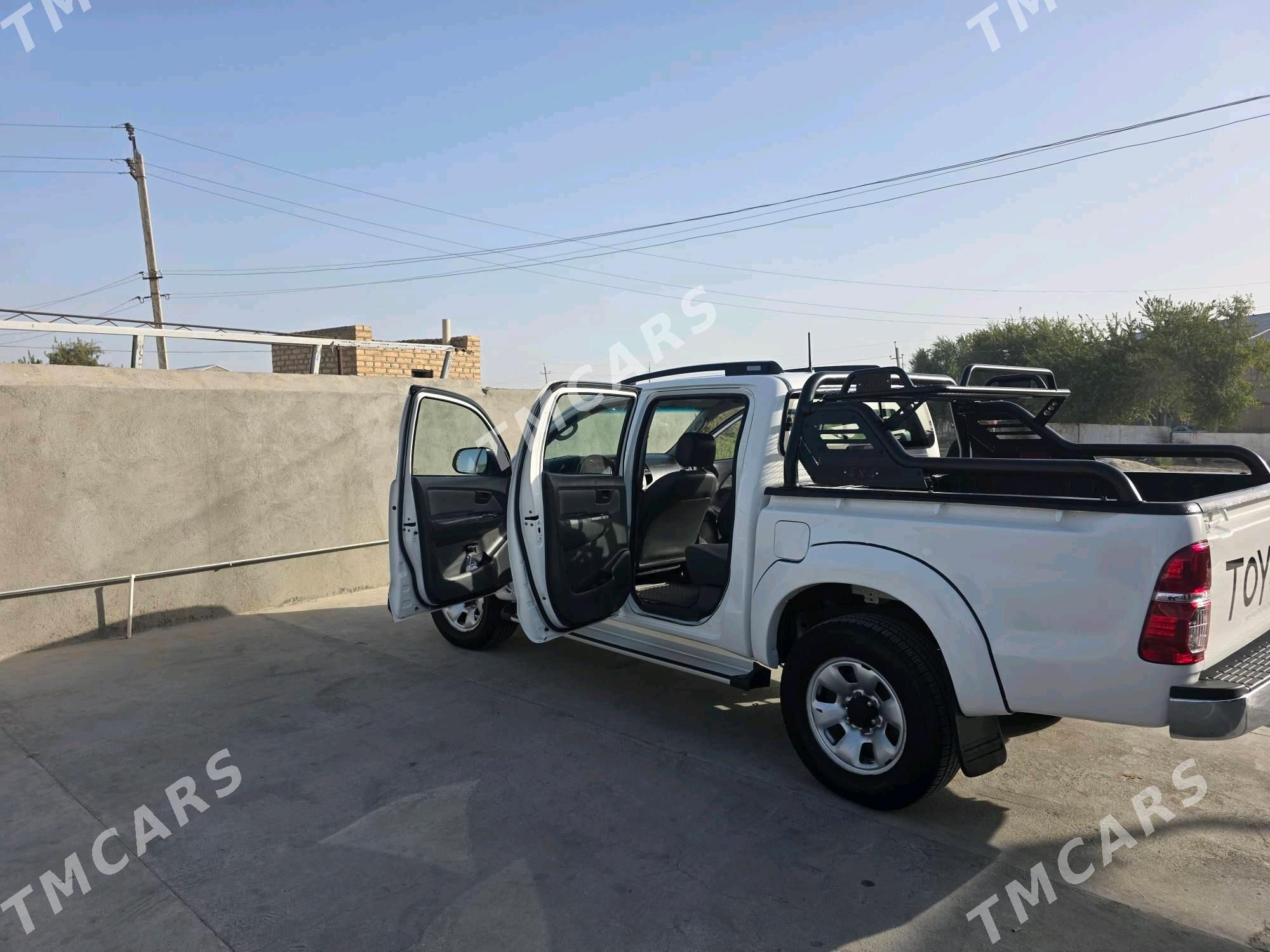 Toyota Hilux 2014 - 360 000 TMT - Ёлётен - img 8