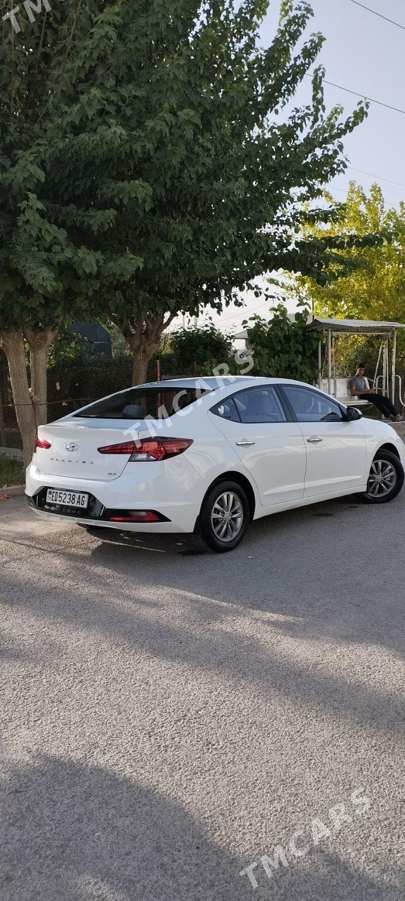 Hyundai Elantra 2019 - 220 000 TMT - Гарадамак Шор - img 4