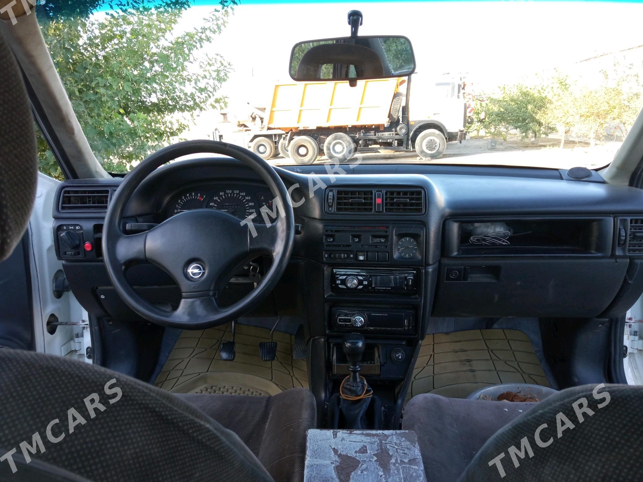 Opel Vectra 1992 - 27 000 TMT - Бахарден - img 6