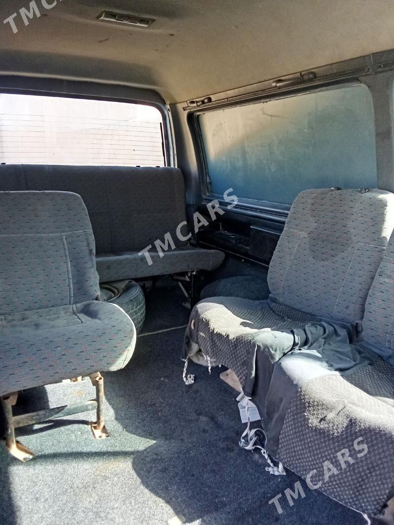Toyota Hiace 1996 - 40 000 TMT - Türkmenbaşy etr. - img 4