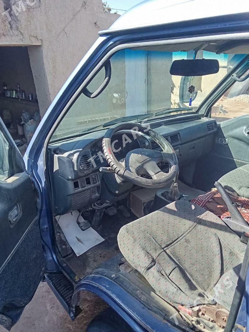 Toyota Hiace 1996 - 40 000 TMT - Türkmenbaşy etr. - img 7