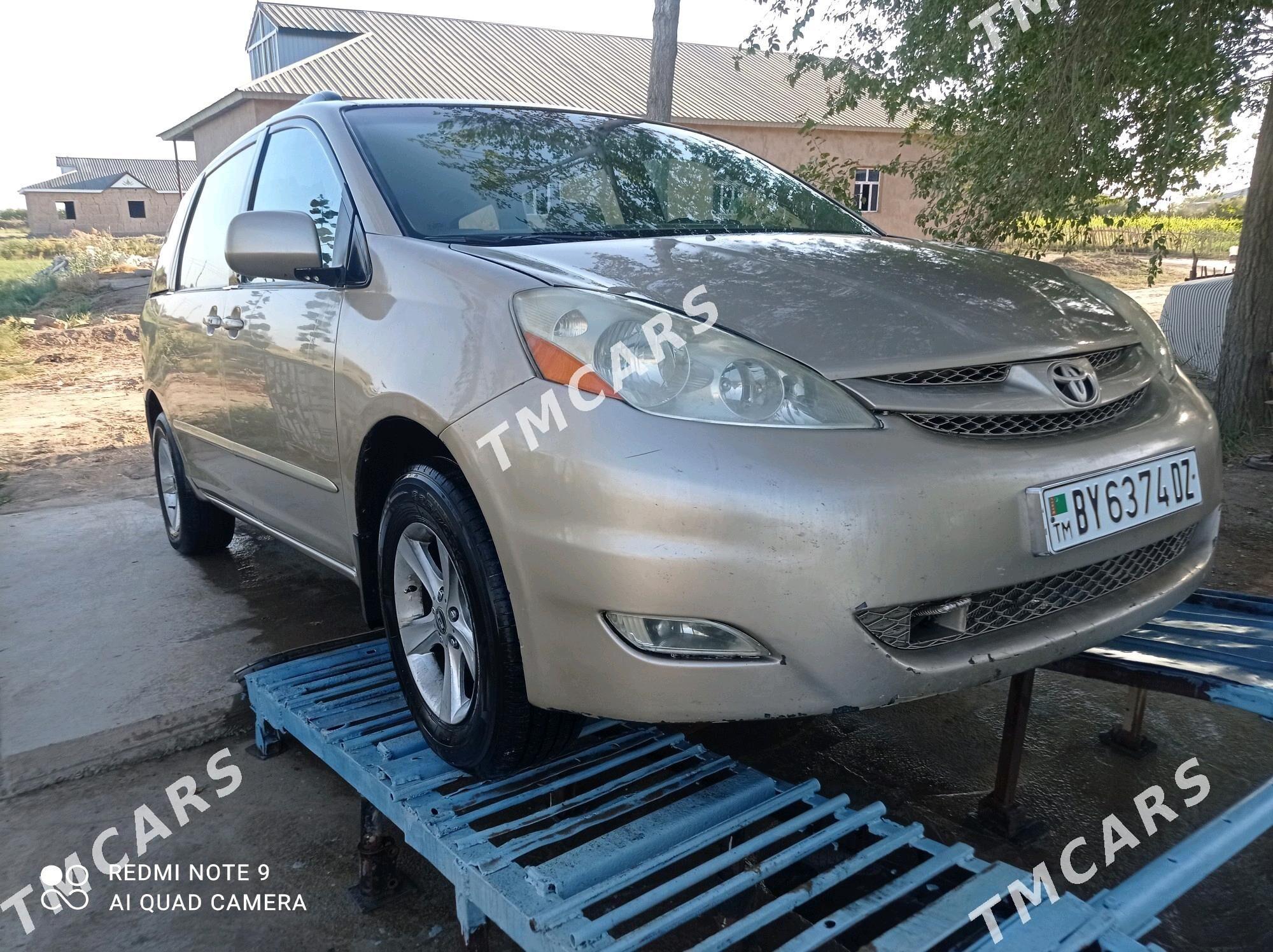 Toyota Sienna 2006 - 190 000 TMT - етр. Туркменбаши - img 5