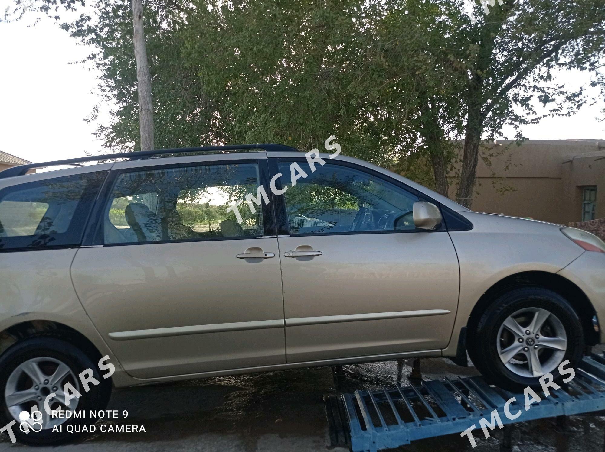 Toyota Sienna 2006 - 190 000 TMT - етр. Туркменбаши - img 7
