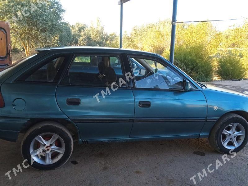 Opel Astra 1992 - 30 000 TMT - Gubadag - img 4