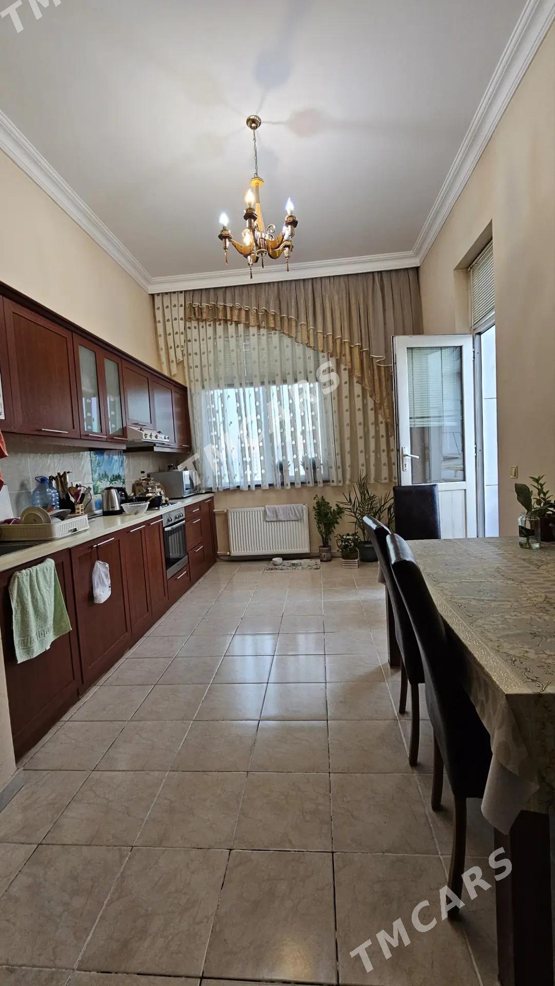 Sowetski 9 etaź 3 kom 150m2 - Ашхабад - img 4